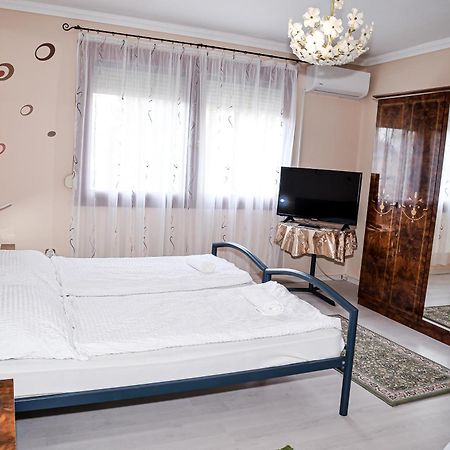 Hajnal Apartman Hajduszoboszlo Exterior photo