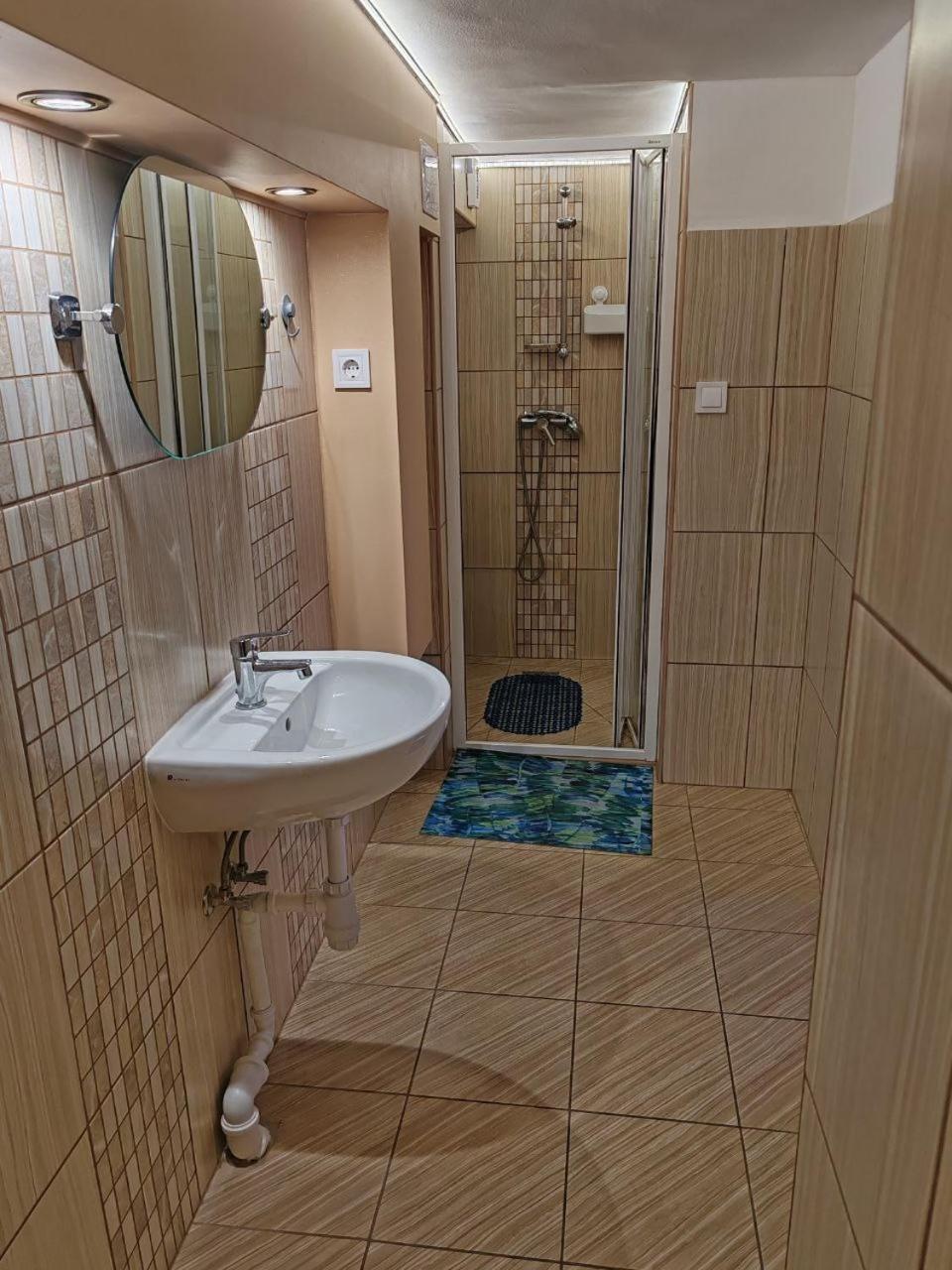 Hajnal Apartman Hajduszoboszlo Exterior photo