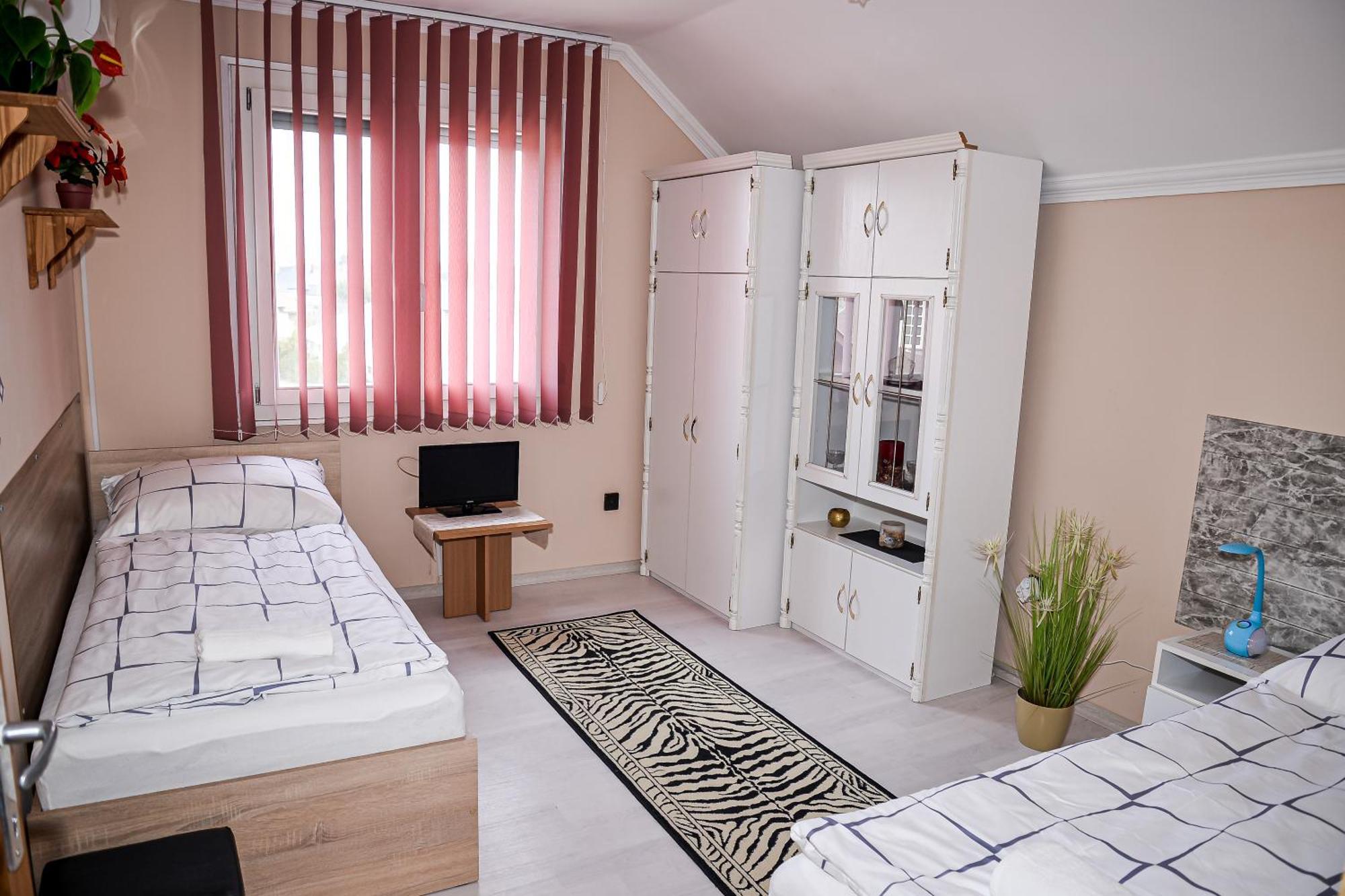 Hajnal Apartman Hajduszoboszlo Exterior photo